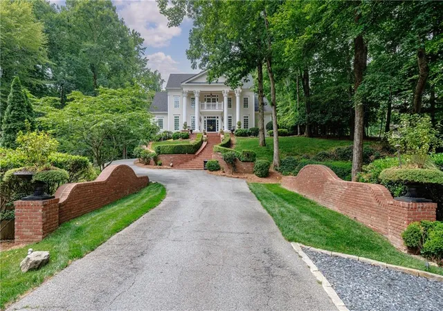 Photo 1 of Single family home for sale at 510 Londonberry Rd, Sandy Springs, GA 30327 | MLS# 7776286 | Listing updated on 2026-10-19