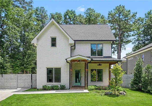 Photo 2 of Single family home for sale at 866 Nottingham Dr, Avondale Estates, GA 30002 | MLS# 7828533 | Listing updated on 2026-09-18