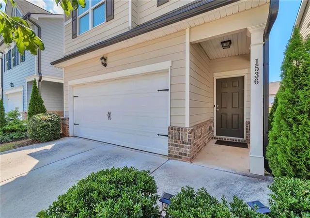 Photo 2 of Single family home for sale at 1536 Bassett St, Stone Mountain, GA 30083 | MLS# 7839822 | Listing updated on 2026-09-18