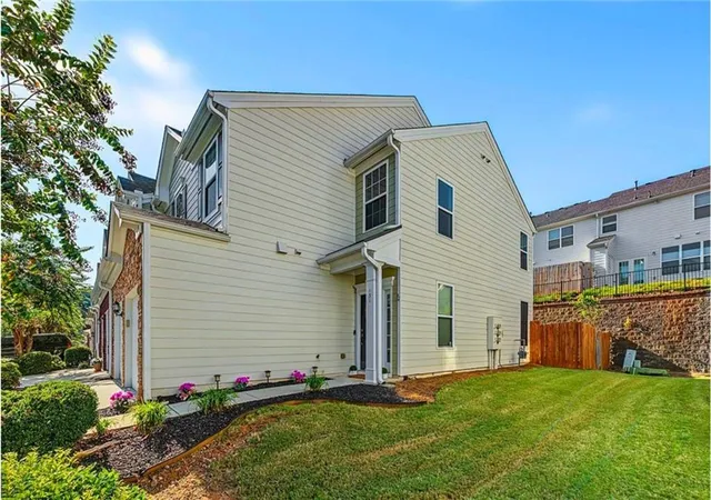 Photo 3 of Sale Pending at 131 Flatwood Trl, Marietta, GA 30066 | MLS# 7841384 | Listing updated on 2026-10-07