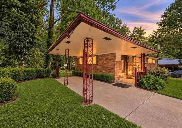 Photo 2 of Single family home for sale at 2839 Connally Dr SW, Atlanta, GA 30311 | MLS# 7858826 | Listing updated on 2026-10-24