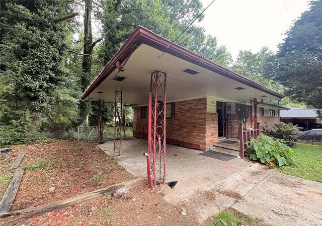 Photo 3 of Single family home for sale at 2839 Connally Dr SW, Atlanta, GA 30311 | MLS# 7858826 | Listing updated on 2026-10-24