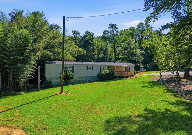 Photo 4 of Sale Pending at 5425 Lawson Robinson Rd, Gainesville, GA 30506 | MLS# 7827163 | Listing updated on 2026-09-23