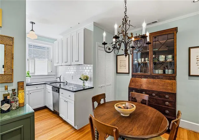 Listing Photo 4 - Condo for sale in building located at 1115 Briarcliff Pl NE, Atlanta, GA 30306 - Unit #6