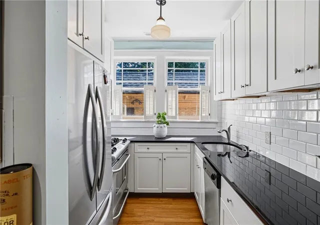 Listing Photo 5 - Condo for sale in building located at 1115 Briarcliff Pl NE, Atlanta, GA 30306 - Unit #6