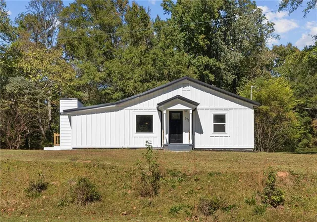 Photo 3 of Single family home for sale at 575 Laurelwood Dr, Tyrone, GA 30290 | MLS# 7858804 | Listing updated on 2026-10-25
