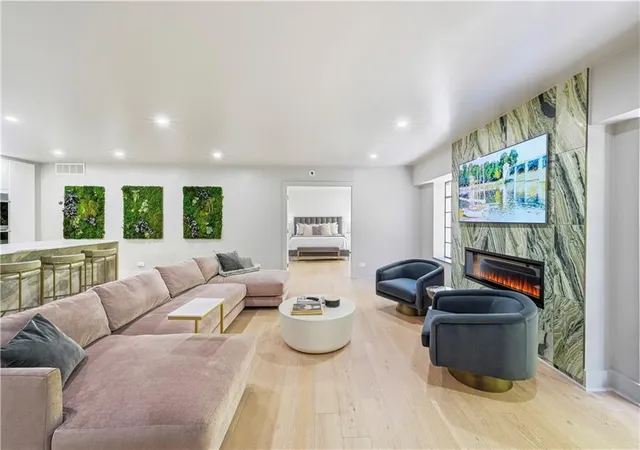 Photo 4 of Condo for sale at 3648 Peachtree Rd NE #2E, Atlanta, GA 30319 | MLS# 7860028 | Listing updated on 2026-10-30