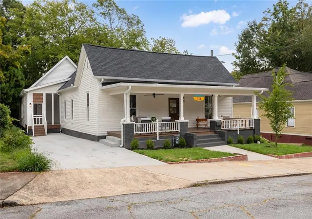 Photo 2 of Sale Pending at 716 Oakland Ave Se, Atlanta, GA 30315 | MLS# 7837901 | Listing updated on 2026-09-25