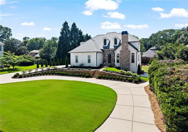 Photo 3 of Single family home for sale at 540 Clubfield Dr, Roswell, GA 30075 | MLS# 7833827 | Listing updated on 2026-09-10