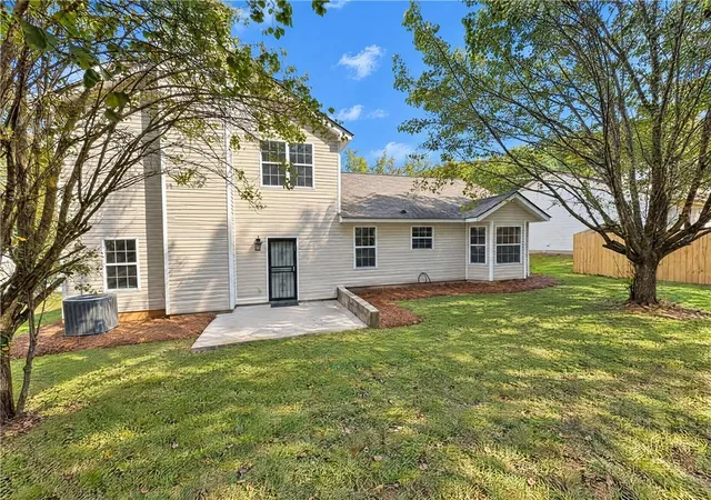 Photo 4 of Single family home for sale at 2197 Hidden Crk Dr, Decatur, GA 30035 | MLS# 7856349 | Listing updated on 2026-10-30