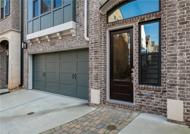 Photo 4 of Single family home for sale at 529 Broadview Pl, Atlanta, GA 30324 | MLS# 7834384 | Listing updated on 2026-09-11