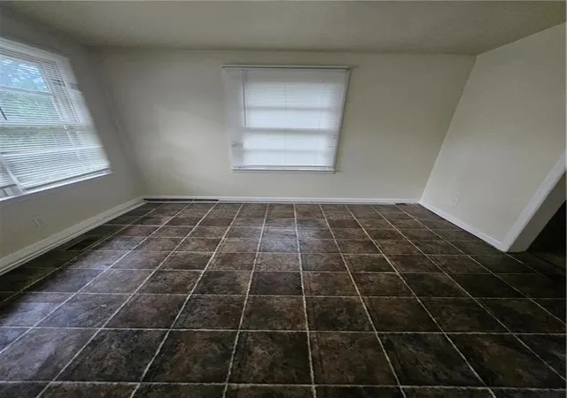 Photo 3 of Sale Pending at 117 Lake Dr, Griffin, GA 30223 | MLS# 7848880 | Listing updated on 2026-10-29