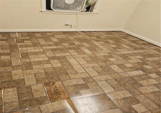 Photo 4 of Sale Pending at 117 Lake Dr, Griffin, GA 30223 | MLS# 7848880 | Listing updated on 2026-10-29