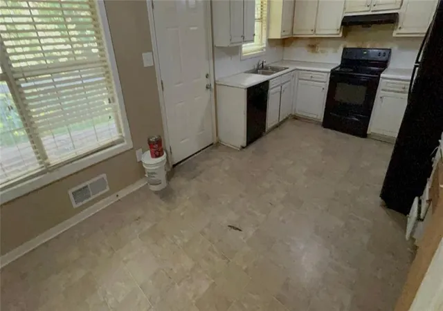 Photo 4 of Single family home for sale at 3221 Summer Wood Cir, Snellville, GA 30039 | MLS# 7835194 | Listing updated on 2026-09-11