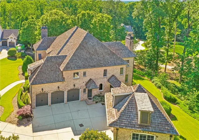 Photo 3 of Single family home for sale at 880 Crabapple Hl, Alpharetta, GA 30004 | MLS# 7834028 | Listing updated on 2026-09-08
