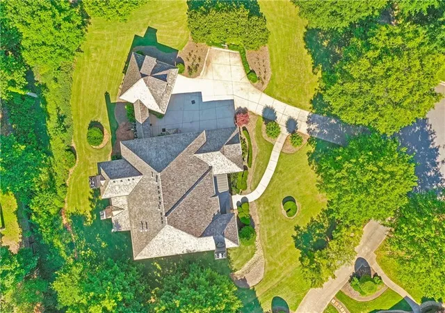 Photo 4 of Single family home for sale at 880 Crabapple Hl, Alpharetta, GA 30004 | MLS# 7834028 | Listing updated on 2026-09-08
