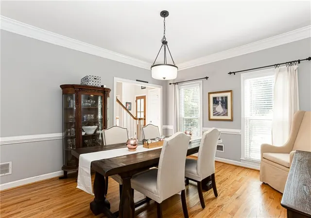 Photo 4 of Single family home for sale at 450 Holly Strm Trl, Roswell, GA 30075 | MLS# 7833879 | Listing updated on 2026-09-13