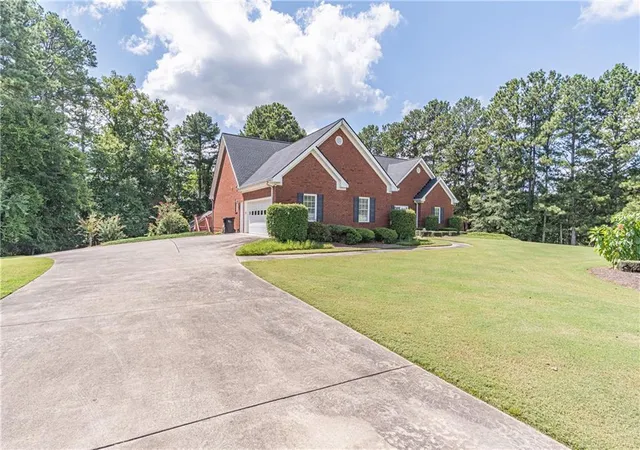 Photo 3 of Single family home for sale at 3562 Thompson Ml Rd, Buford, GA 30519 | MLS# 7831955 | Listing updated on 2026-09-03