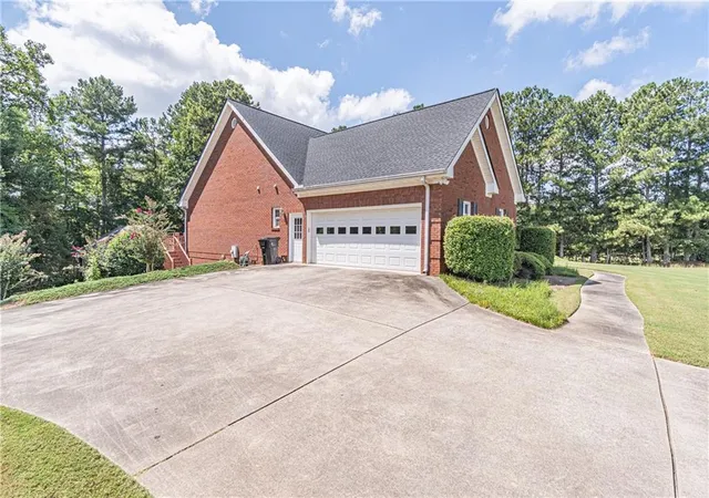 Photo 3 of Single family home for sale at 3562 Thompson Ml Rd, Buford, GA 30519 | MLS# 7831955 | Listing updated on 2026-09-03