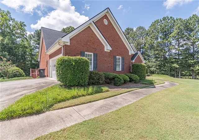 Photo 4 of Single family home for sale at 3562 Thompson Ml Rd, Buford, GA 30519 | MLS# 7831955 | Listing updated on 2026-09-03