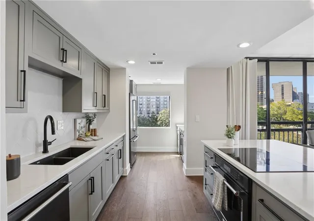 Listing Photo 5 - Condo for sale in building located at 1130 Piedmont Ave Ne, Atlanta, GA 30309 - Unit #1002
