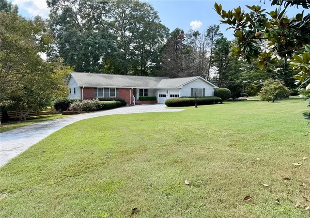 Photo 1 of Sale Pending at 5 Plantation Cir, Carrollton, GA 30117 | MLS# 7838726 | Listing updated on 2026-10-27