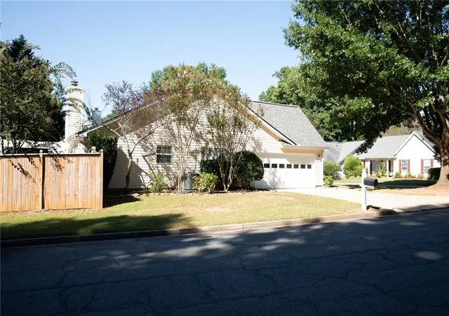 Photo 3 of Single family home for sale at 3283 Liberty Cmns Dr, Kennesaw, GA 30144 | MLS# 7837605 | Listing updated on 2026-09-19