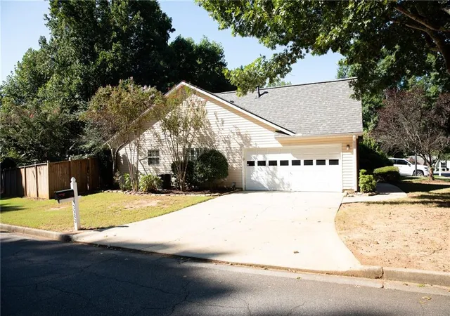 Photo 4 of Single family home for sale at 3283 Liberty Cmns Dr, Kennesaw, GA 30144 | MLS# 7837605 | Listing updated on 2026-09-19