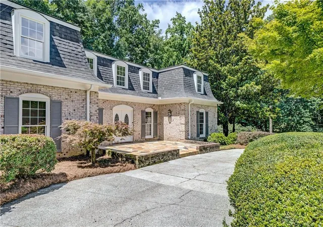 Photo 3 of Single family home for sale at 8180 Tynecastle Dr, Sandy Springs, GA 30350 | MLS# 7843831 | Listing updated on 2026-09-25