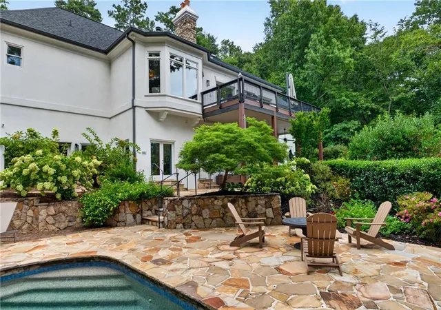 Photo 3 of Single family home for sale at 950 Tiverton Ln, Johns Creek, GA 30022 | MLS# 7820891 | Listing updated on 2026-09-08