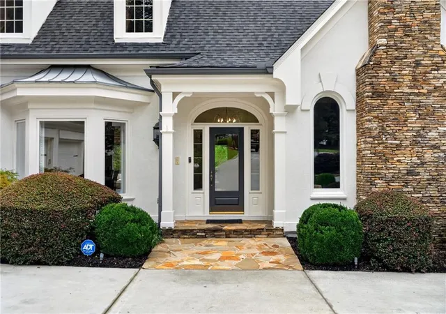 Photo 4 of Single family home for sale at 950 Tiverton Ln, Johns Creek, GA 30022 | MLS# 7820891 | Listing updated on 2026-09-08