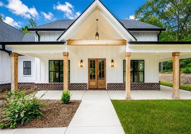 Photo 3 of Single family home for sale at 16 Stratford Way, Kingston, GA 30145 | MLS# 7830043 | Listing updated on 2026-09-03
