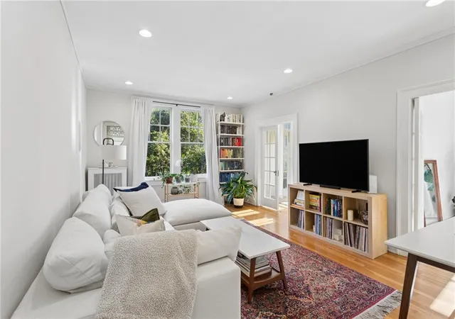 Listing Photo 5 - Condo for sale in building located at 18 Collier Rd Nw, Atlanta, GA 30309 - Unit #9