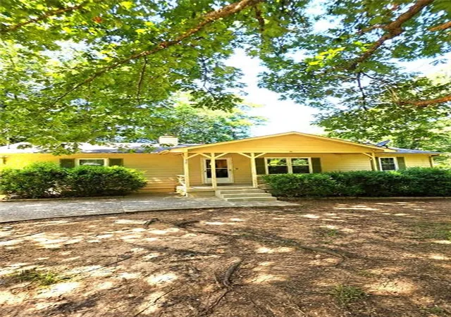 Photo 1 of Single family home for sale at 208 Lakeview Dr, Stockbridge, GA 30281 | MLS# 7824348 | Listing updated on 2026-09-11