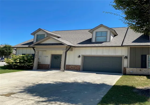 Photo 3 of Townhouse for sale at 3878 Valley View Ct, Gainesville, GA 30501 | MLS# 7832251 | Listing updated on 2026-09-04