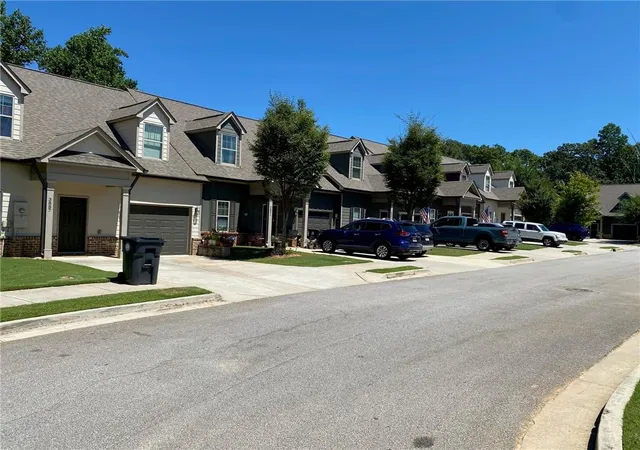 Photo 4 of Townhouse for sale at 3878 Valley View Ct, Gainesville, GA 30501 | MLS# 7832251 | Listing updated on 2026-09-04