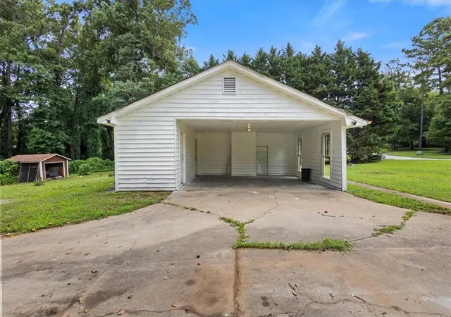 Photo 4 of Single family home for sale at 160 Derby Country Dr, Ellenwood, GA 30294 | MLS# 7830524 | Listing updated on 2026-09-02