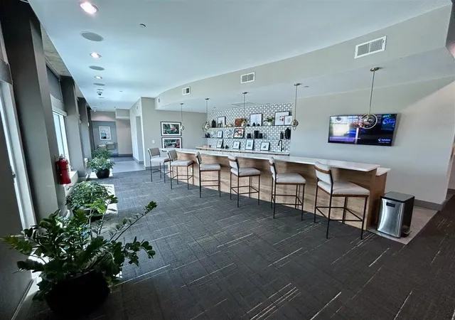 Listing Photo 2 - Condo for sale in building located at 250 Pharr Rd Ne, Atlanta, GA 30305 - Unit #1801