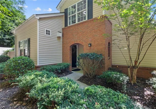 Photo 4 of Single family home for sale at 1270 W Oaks Way, Woodstock, GA 30188 | MLS# 7833096 | Listing updated on 2026-09-20