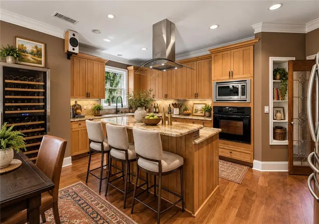 Photo 4 of Single family home for sale at 715 Clubside Dr, Roswell, GA 30076 | MLS# 7831579 | Listing updated on 2026-09-07