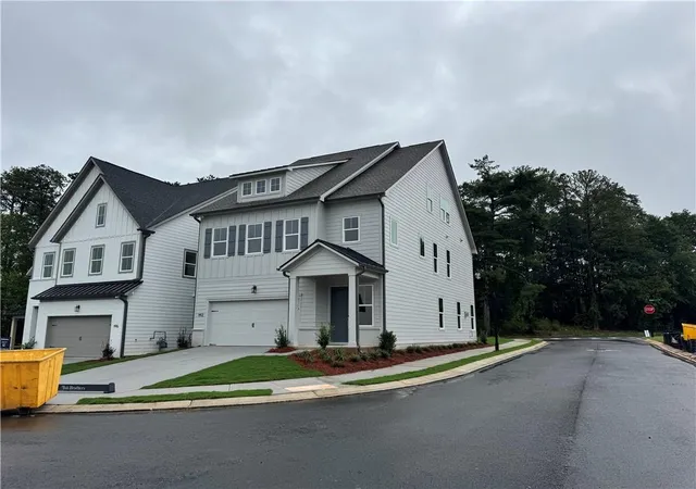 Photo 3 of Single family home for sale at 1912 Allyan Dr NE, Marietta, GA 30006 | MLS# 7787736 | Listing updated on 2026-10-28