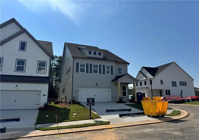 Photo 4 of Single family home for sale at 1912 Allyan Dr NE, Marietta, GA 30006 | MLS# 7787736 | Listing updated on 2026-10-28