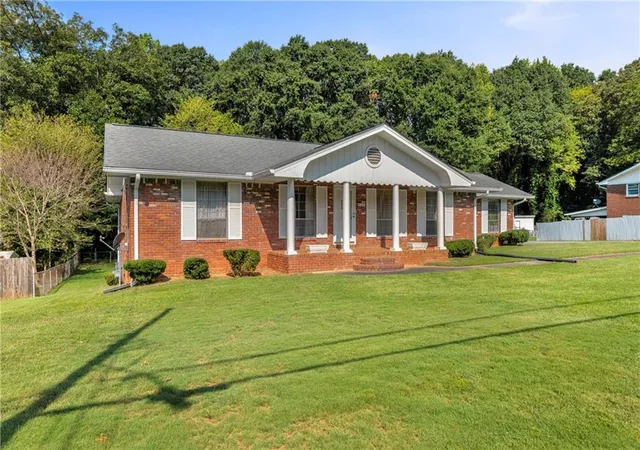 Photo 2 of Sale Pending at 6125 Phillips Dr, Morrow, GA 30260 | MLS# 7833943 | Listing updated on 2026-09-08