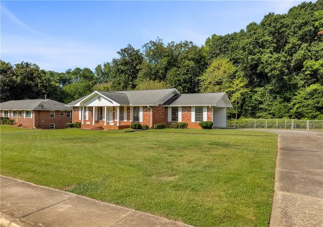 Photo 2 of Sale Pending at 6125 Phillips Dr, Morrow, GA 30260 | MLS# 7833943 | Listing updated on 2026-09-08