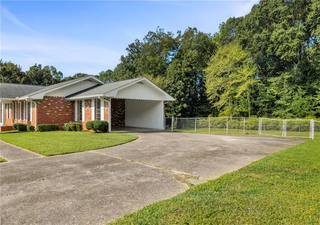 Photo 3 of Sale Pending at 6125 Phillips Dr, Morrow, GA 30260 | MLS# 7833943 | Listing updated on 2026-09-08