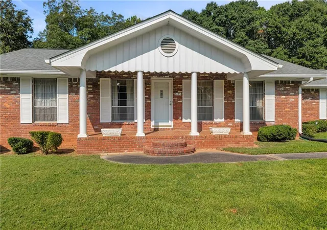 Photo 4 of Sale Pending at 6125 Phillips Dr, Morrow, GA 30260 | MLS# 7833943 | Listing updated on 2026-09-08
