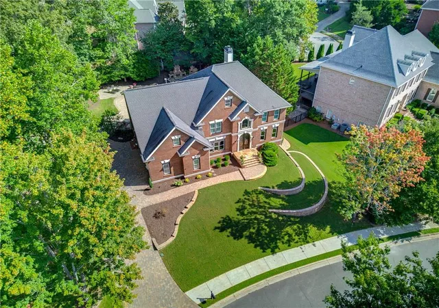 Photo 4 of Sale Pending at 565 Greenview Ter, Alpharetta, GA 30004 | MLS# 7820533 | Listing updated on 2026-09-25