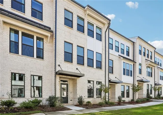 Photo 1 of Townhouse for sale at 623 Oak Blf Dr, Cumming, GA 30040 | MLS# 7758709 | Listing updated on 2026-09-12