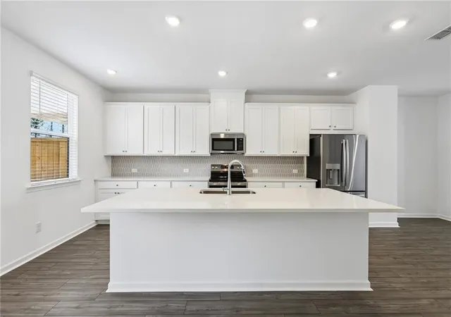 Photo 2 of Townhouse for sale at 623 Oak Blf Dr, Cumming, GA 30040 | MLS# 7758709 | Listing updated on 2026-09-12