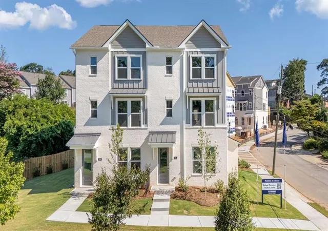 Townhouse for sale at 318 Laurel Ln, Hapeville, GA 30354 | MLS# 7840819